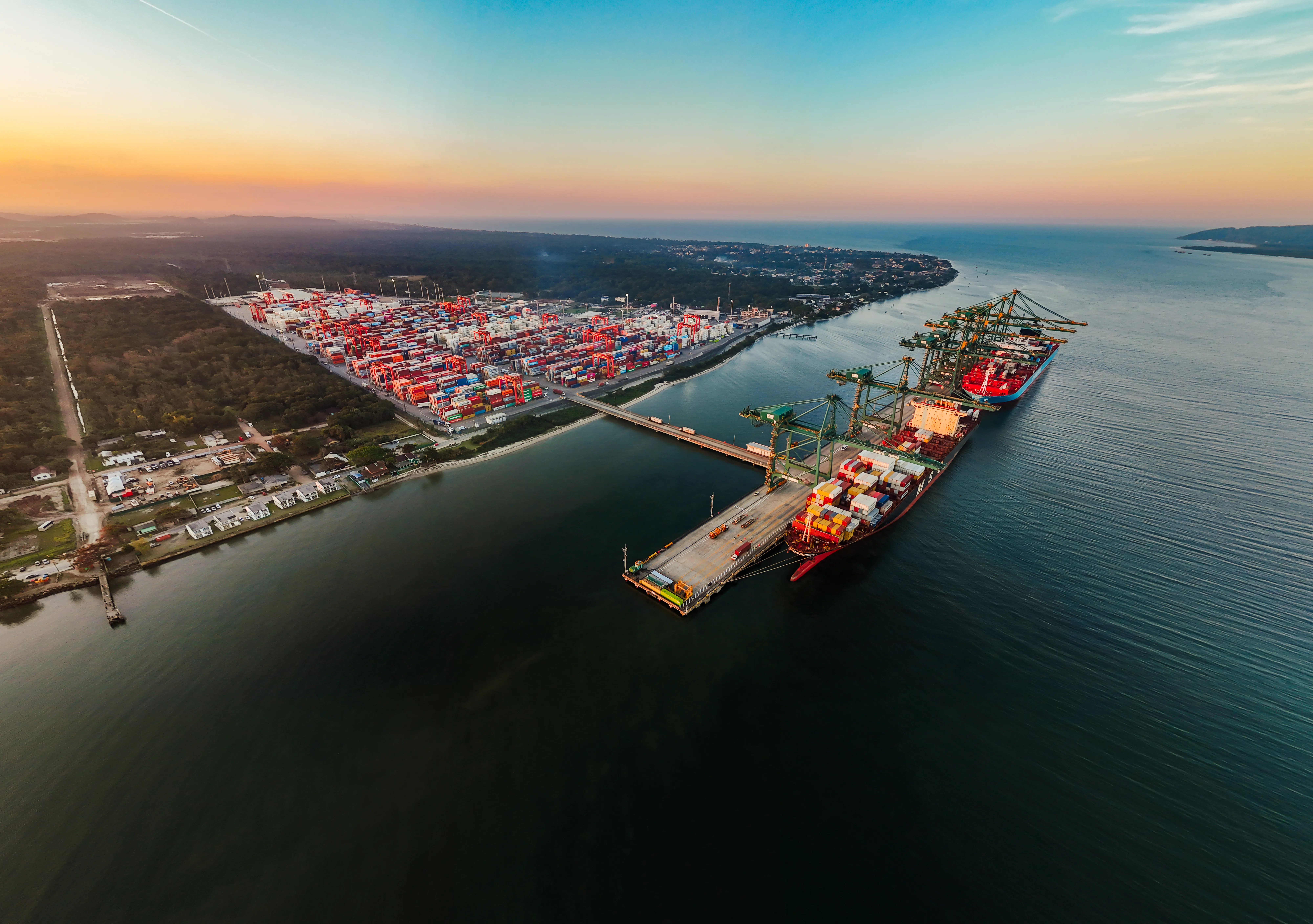 Vista aérea do Porto Itapoá